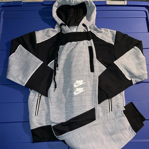 Mens Nike Sweatsuit - Picture 4 of 4